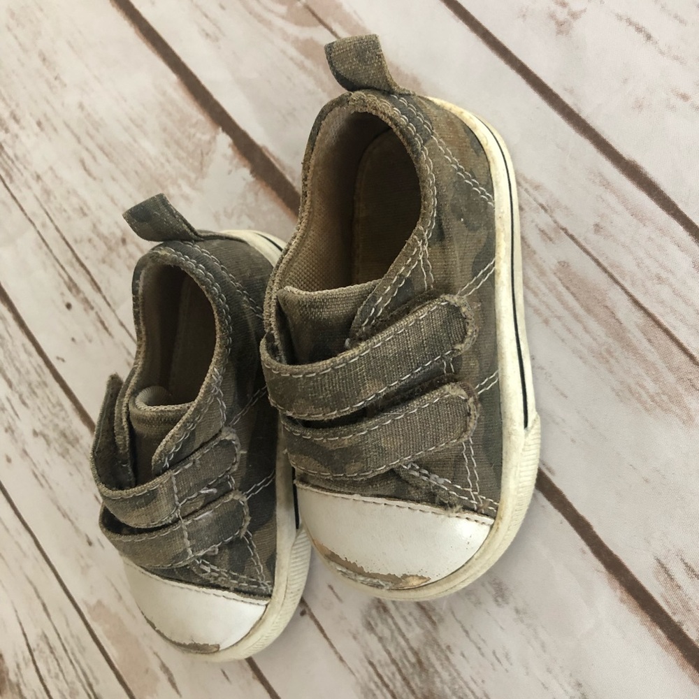 Toddler Camo Shoes. Size 3.